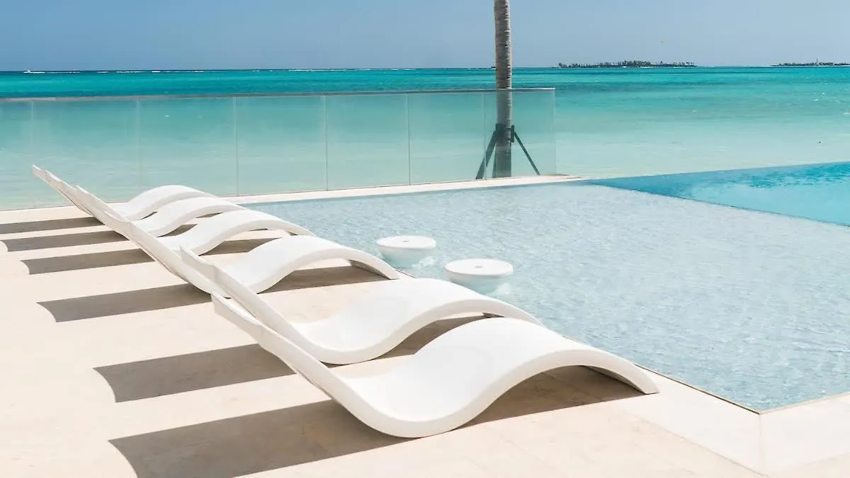 Two Bedroom Condo At One Cable Beach With Patio Нассау Дом отдыха