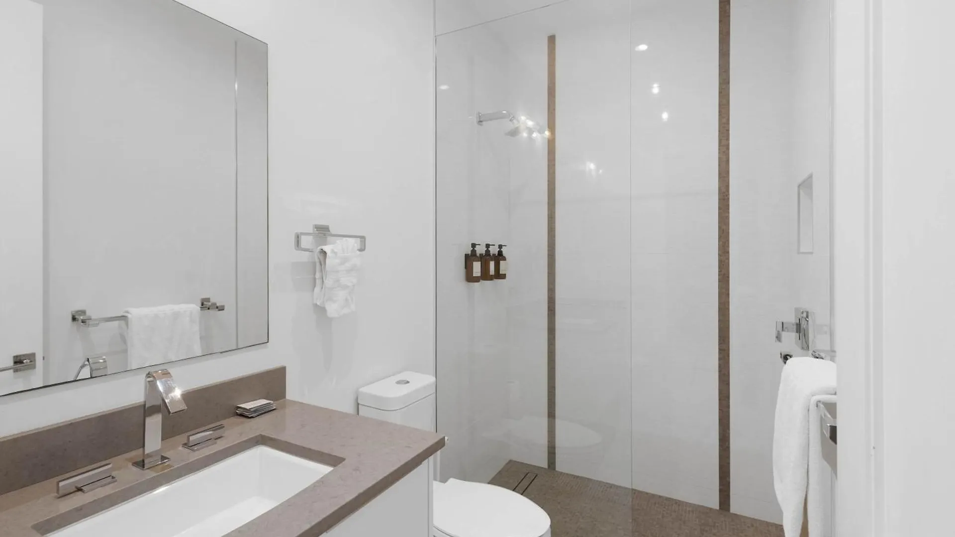 Two Bedroom Condo At One Cable Beach With Patio Нассау Дом отдыха