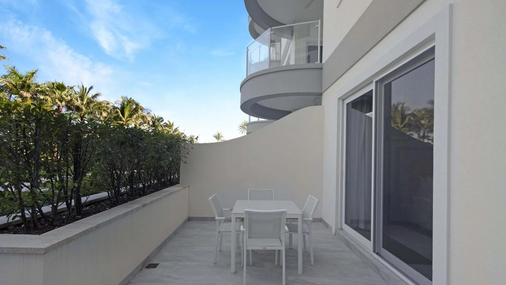 Дом отдыха Two Bedroom Condo At One Cable Beach With Patio Нассау